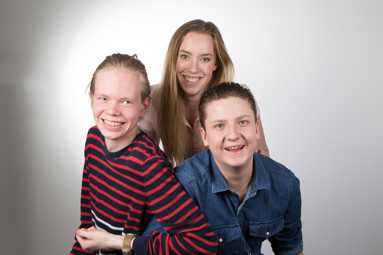 kuva rippikoululaisista