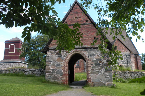 Kuva Pyhän Ristin kirkon portista