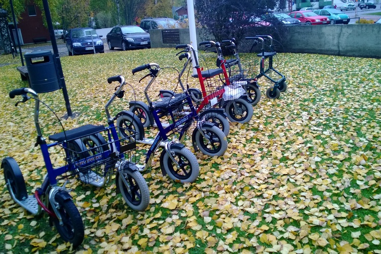 rollaattorit rivissä
