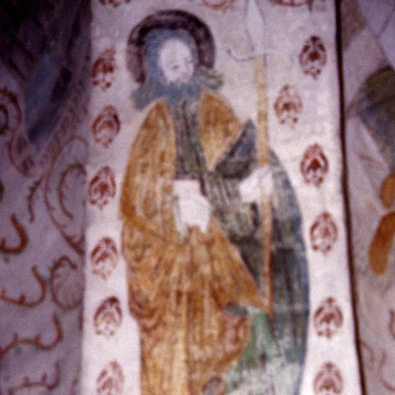 apostoli Tuomasta esittävä myöhäiskeskiaikainen maalaus pylväässä Hattulan Pyhän Ristin kirkossa