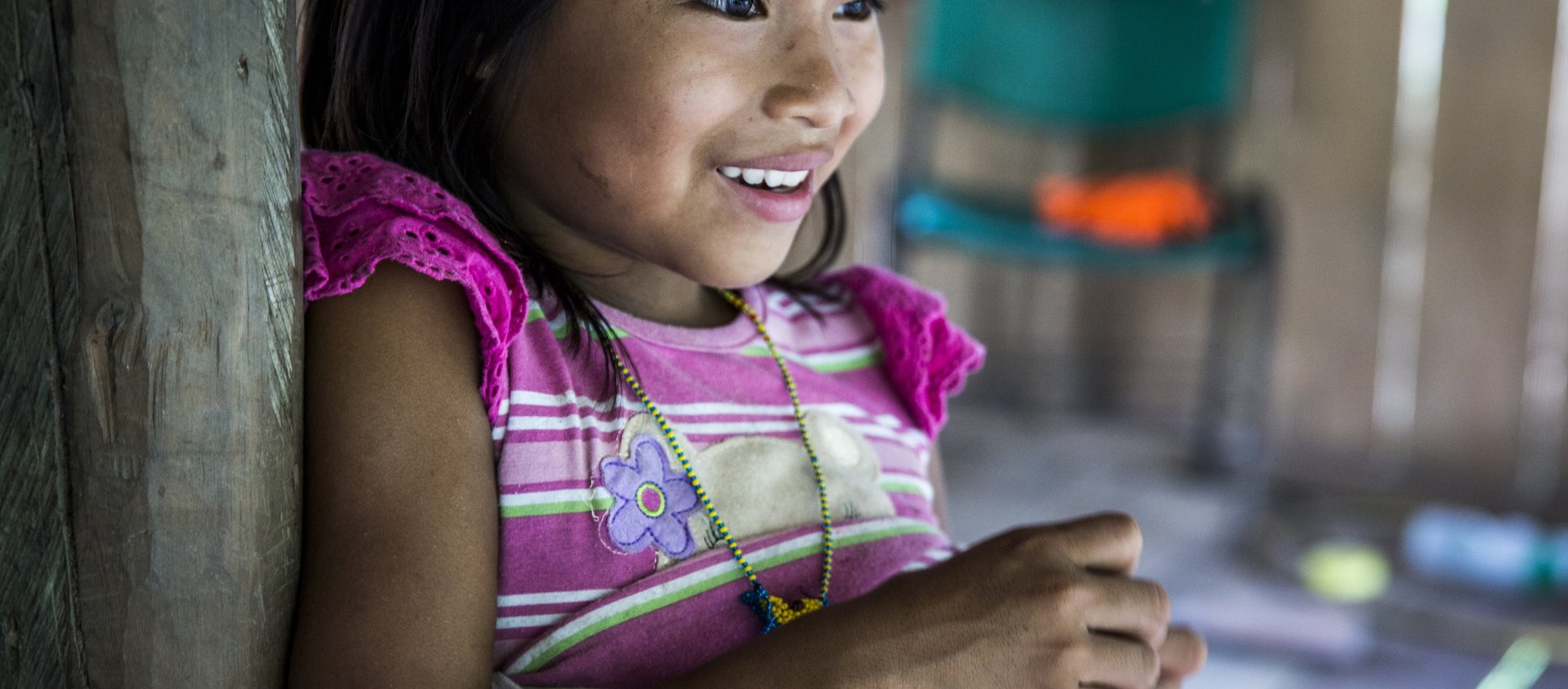 Hymyilevä kolumbialainen tyttö, kuvaaja Meeri Koutaniemi